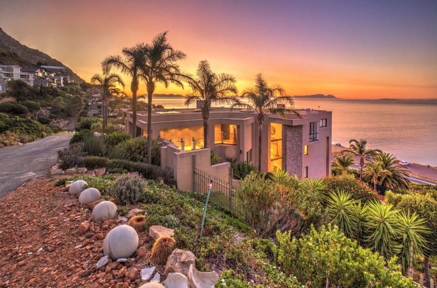 To Let 4 Bedroom Property for Rent in Mountainside Western Cape